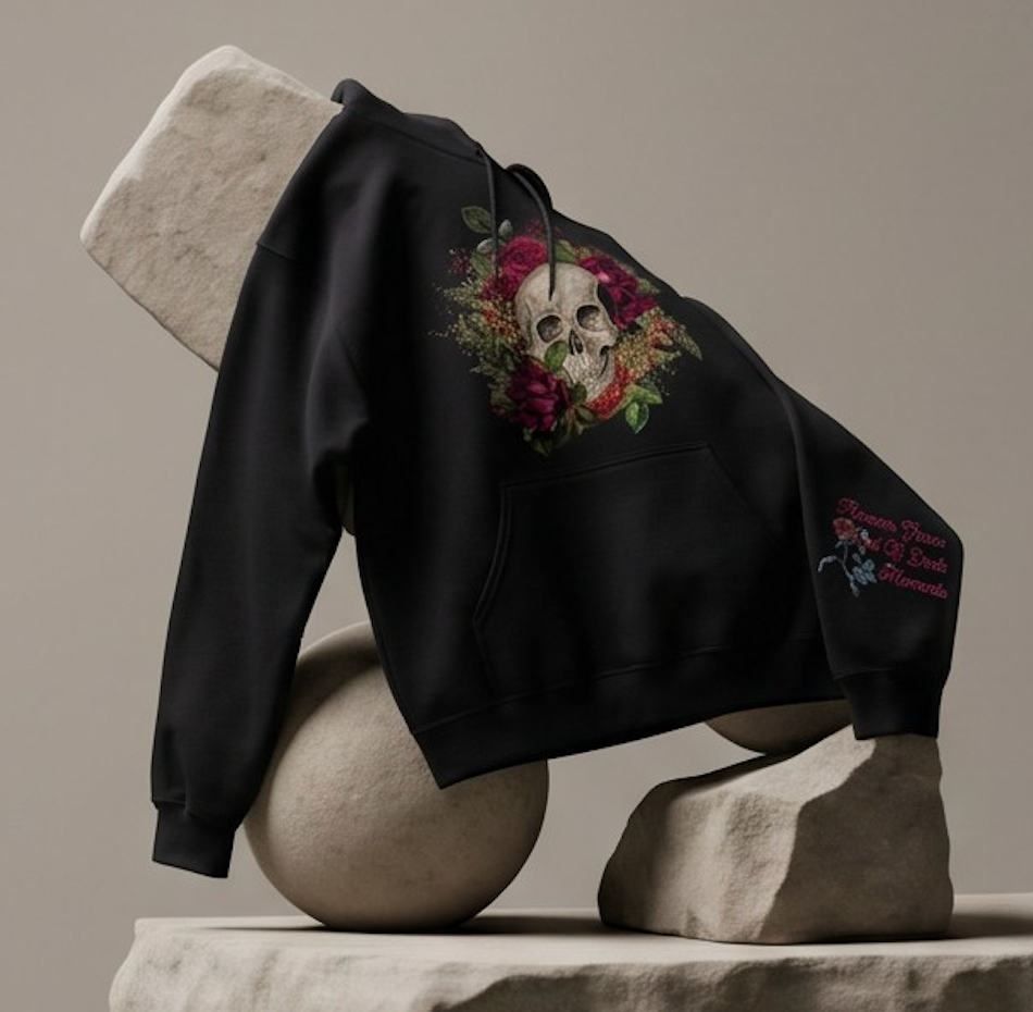 Skull & Bloom Hoodie – Dark Beauty 🌹